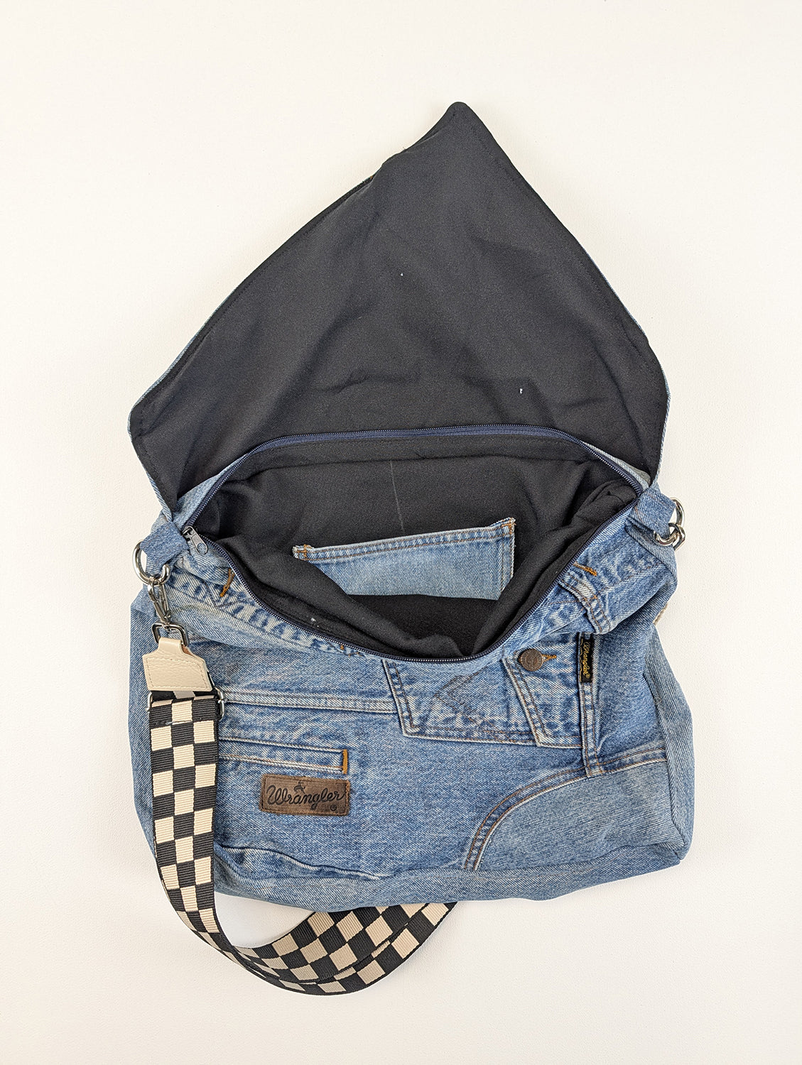 Envelope-style shoulder Bag