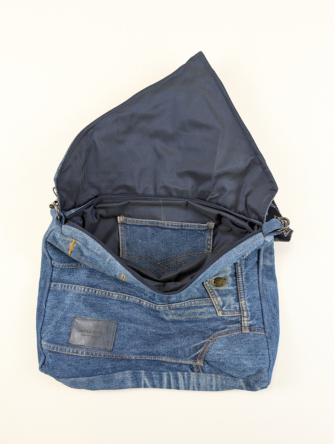 Envelope-style shoulder Bag