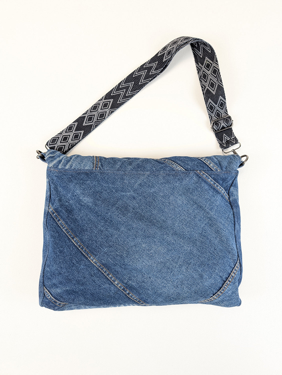 Envelope-style shoulder Bag