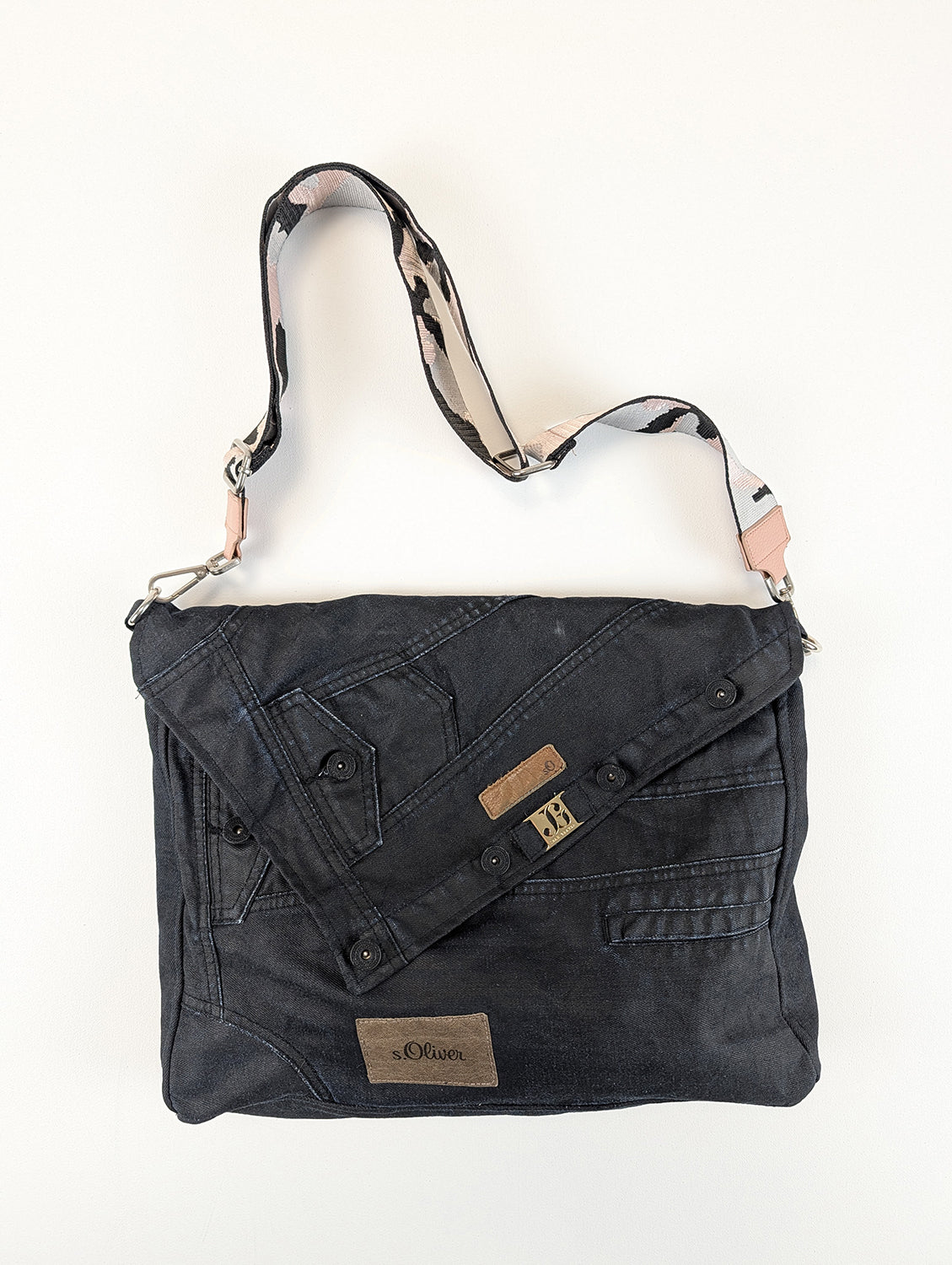 Envelope-style shoulder bag